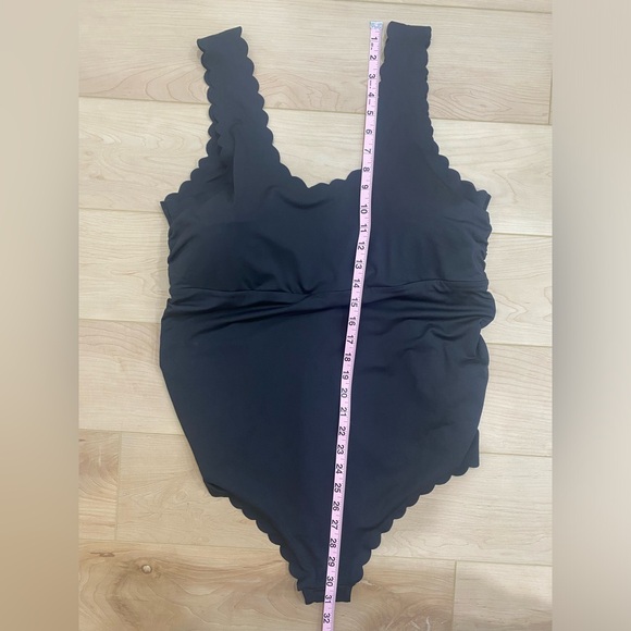 H&M Mama Padded Scalloped Swimsuit - Picture 5 of 12